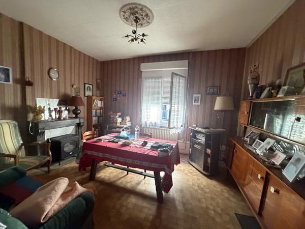 Maison en pierre avec garage et terrain à proximité de la bussate