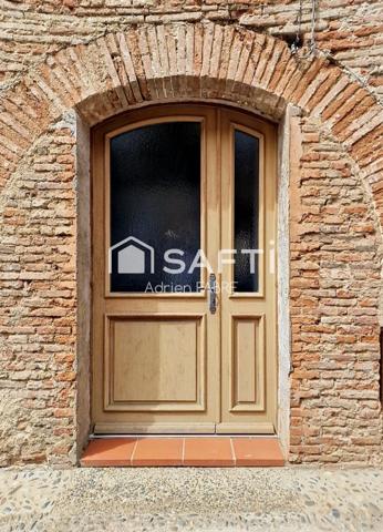 Maison de ville de caractère rénovée avec cour et potentiel