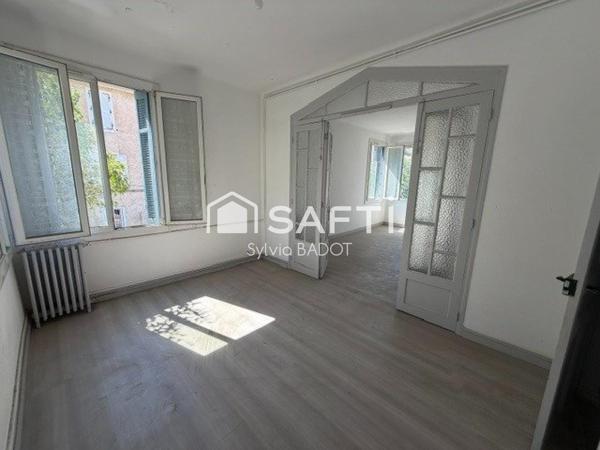 TOULON OUEST  MAISON DE CARACTERE DES ANNEES 30 COMPOSEE DE 3 APPARTEMENTS