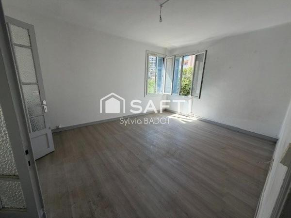 TOULON OUEST  MAISON DE CARACTERE DES ANNEES 30 COMPOSEE DE 3 APPARTEMENTS