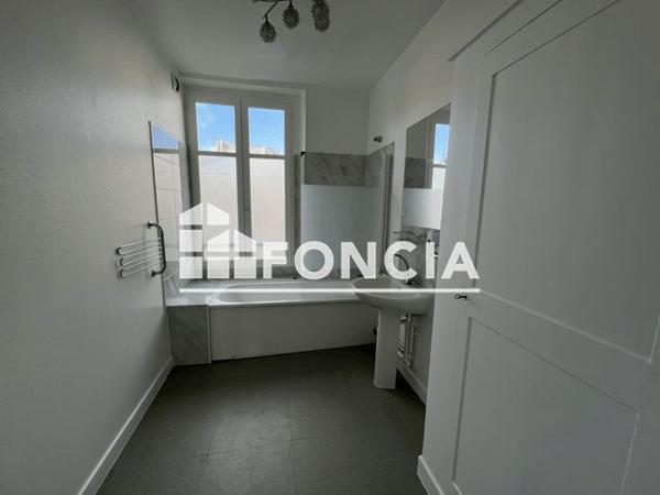 Location Appartement 3 pièces 76.27 m² - 13 RUE GEORGES CLEMENCEAU Versailles 78000