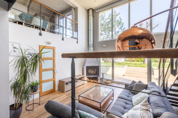 A vendre maison Sainte Genevieve des Bois (91700) véritable coup de cœur dans le Triangle d’Or : une maison individuelle de 153 m² offrant 5 chambres, un garage et une atmosphère chaleureuse