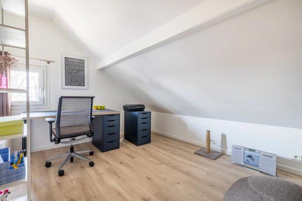 A vendre maison Sainte Genevieve des Bois (91700) véritable coup de cœur dans le Triangle d’Or : une maison individuelle de 153 m² offrant 5 chambres, un garage et une atmosphère chaleureuse