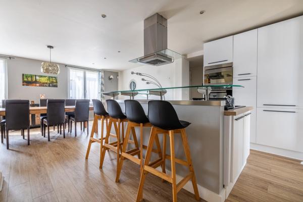 A vendre maison Sainte Genevieve des Bois (91700) véritable coup de cœur dans le Triangle d’Or : une maison individuelle de 153 m² offrant 5 chambres, un garage et une atmosphère chaleureuse