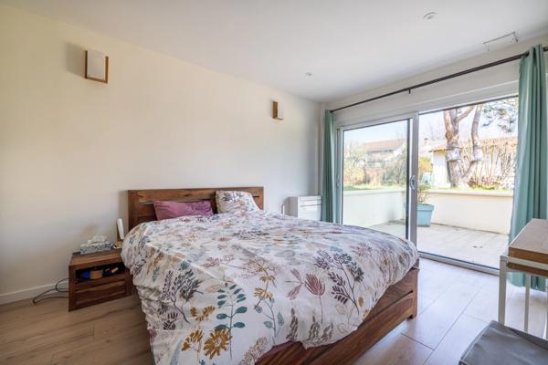 A vendre maison Sainte Genevieve des Bois (91700) véritable coup de cœur dans le Triangle d’Or : une maison individuelle de 153 m² offrant 5 chambres, un garage et une atmosphère chaleureuse