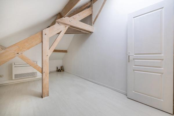 A vendre maison Sainte Genevieve des Bois (91700) véritable coup de cœur dans le Triangle d’Or : une maison individuelle de 153 m² offrant 5 chambres, un garage et une atmosphère chaleureuse