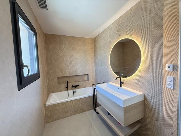 VILLA INDIVIDUELLE 142 M² HAB + GARAGE SUR 300 M TERRAIN AVEC PISCINE