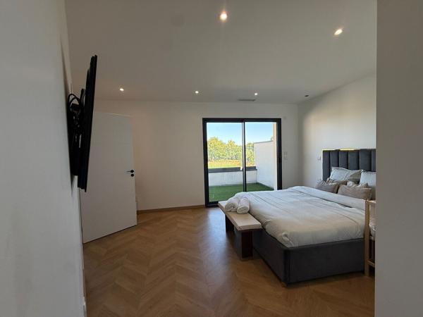 VILLA INDIVIDUELLE 142 M² HAB + GARAGE SUR 300 M TERRAIN AVEC PISCINE
