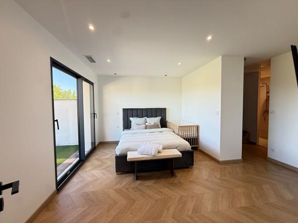 VILLA INDIVIDUELLE 142 M² HAB + GARAGE SUR 300 M TERRAIN AVEC PISCINE