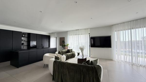 VILLA INDIVIDUELLE 142 M² HAB + GARAGE SUR 300 M TERRAIN AVEC PISCINE