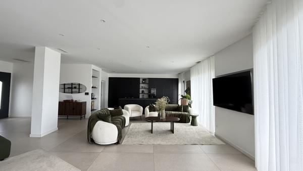 VILLA INDIVIDUELLE 142 M² HAB + GARAGE SUR 300 M TERRAIN AVEC PISCINE