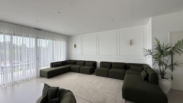 VILLA INDIVIDUELLE 142 M² HAB + GARAGE SUR 300 M TERRAIN AVEC PISCINE