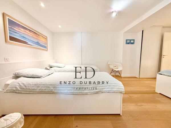 Appartement
         4 pièces
        - 110 m² Bien prestige