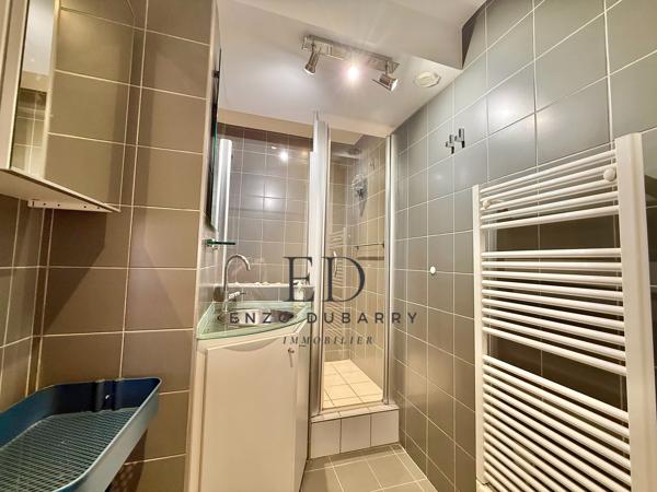 Appartement
         4 pièces
        - 110 m² Bien prestige
