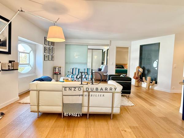 Appartement
         4 pièces
        - 110 m² Bien prestige