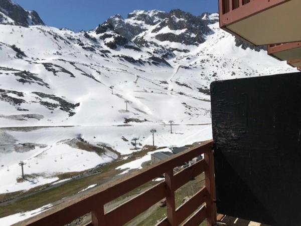 A la MONGIE Studio face aux pistes dans résidence TOURMALET avec balcon.
