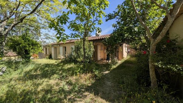 Jolie villa de plain pied pleine de lumière et de Verdure