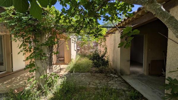 Jolie villa de plain pied pleine de lumière et de Verdure