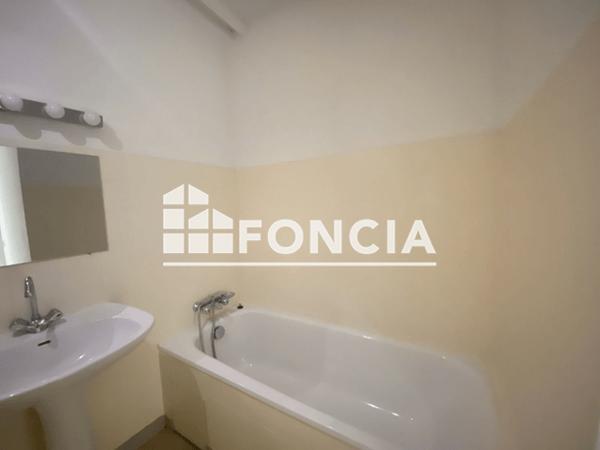 Location Appartement 2 pièces 46.64 m² - 52 GRAND' RUE St Quentin La Poterie 30700
