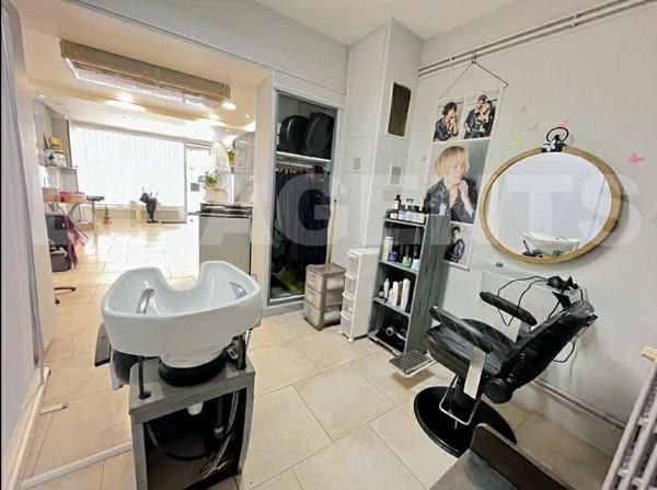 À vendre – Local commercial + Appartement duplex – 100 m² – Villeneuve-sur-Yonne (centre-ville)