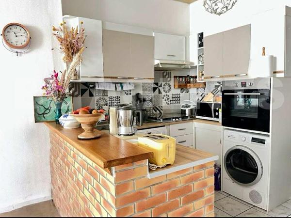 À vendre – Local commercial + Appartement duplex – 100 m² – Villeneuve-sur-Yonne (centre-ville)