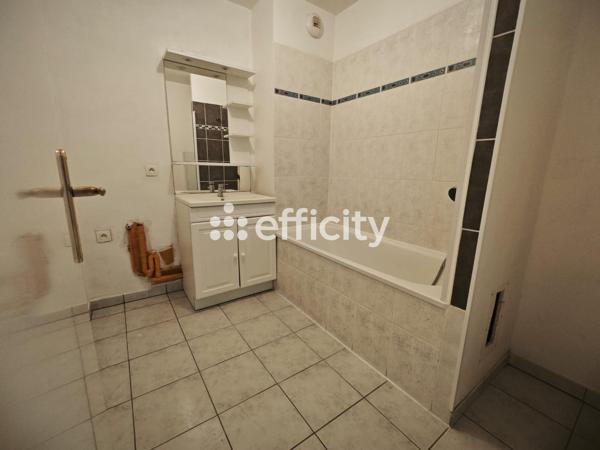 Appartement
         3 pièces
        - 66 m² 128 000 € *