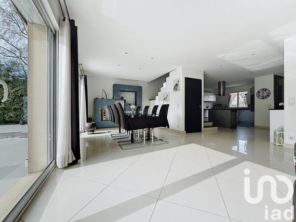 Maison à vendre 10 pièces 201 m² Linas