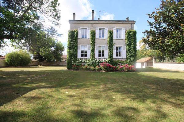 A Vendre - Vaux le Pénil - Seine et Marne- Maison Bourgeoise du XIX et ses écuries