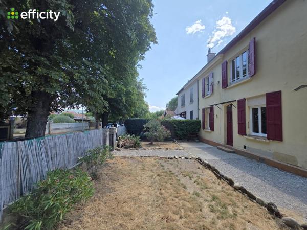 Maison
         3 pièces
        - 70 m² Exclusivité 180 000 € *