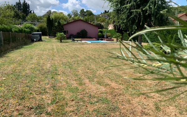 Maison à vendre    4 pièces •  Saint-Étienne-de-Saint-Geoirs