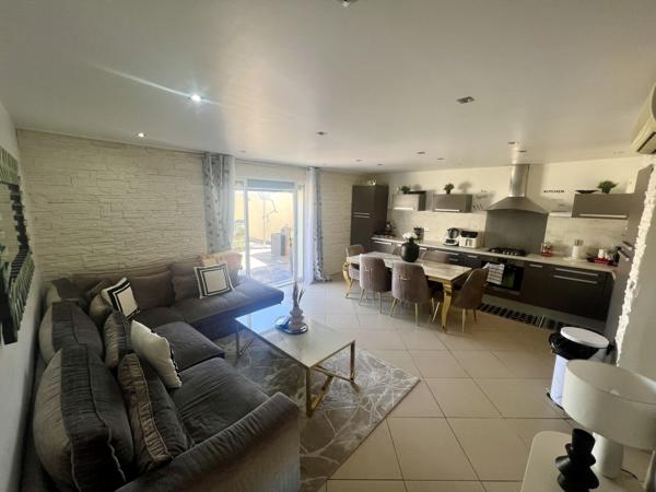 Maison
         3 pièces
        - 76 m² 260 000 € *