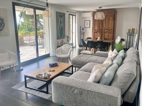 Rez-de-jardin, T5 d'exception dans un domaine prisé, vue mer