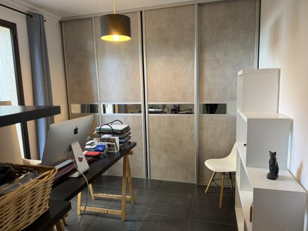 Rez-de-jardin, T5 d'exception dans un domaine prisé, vue mer