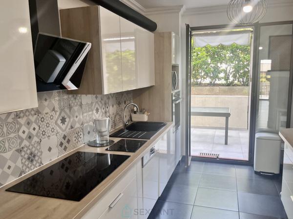Rez-de-jardin, T5 d'exception dans un domaine prisé, vue mer