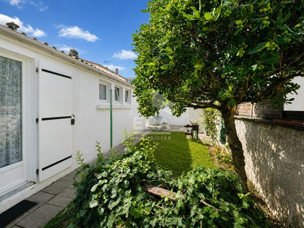 MAISON DE VILLE ROYANNAISE - PROCHE commerces et plages