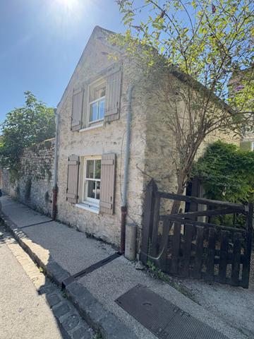 Davron centre village