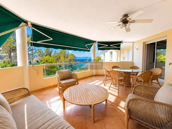 Vente                                                      Appartement
                        
                     4 pièces                      107 m2                     à Saint-Raphaël