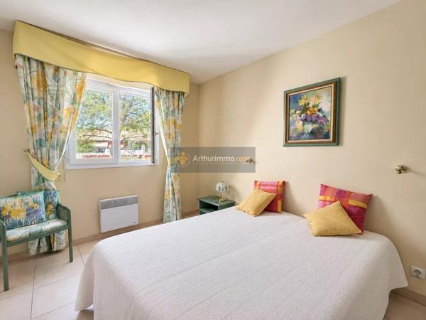 Vente                                                      Appartement
                        
                     4 pièces                      107 m2                     à Saint-Raphaël
