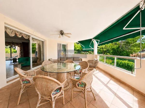Vente                                                      Appartement
                        
                     4 pièces                      107 m2                     à Saint-Raphaël