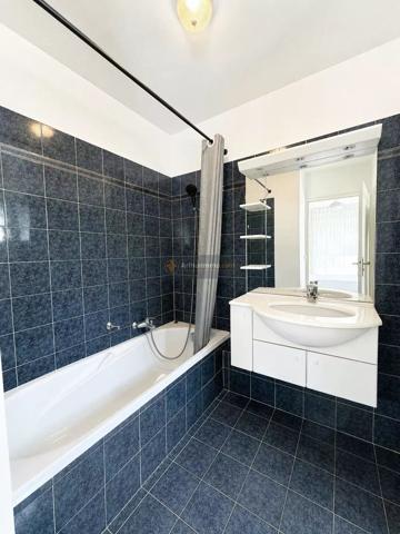Vente                                                      Appartement
                        
                     4 pièces                      107 m2                     à Saint-Raphaël