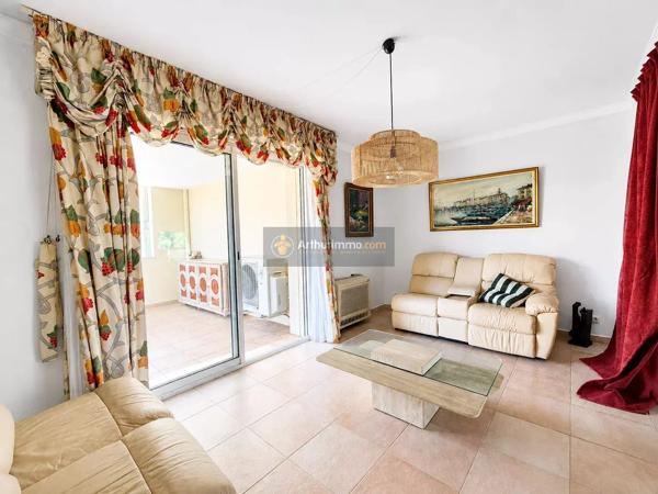 Vente                                                      Appartement
                        
                     4 pièces                      107 m2                     à Saint-Raphaël