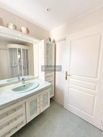 Vente                                                      Appartement
                        
                     4 pièces                      107 m2                     à Saint-Raphaël