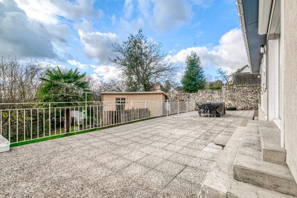 Christophe Michaudelle – CAPIFRANCE - vous propose proche de Saint Mard : maison indépendante - 4P - 85 m² - 2 chambres - 1 pièce d'eau - buanderie - 1 dépendance (54 m²) beau jardin