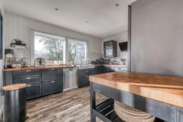 Christophe Michaudelle – CAPIFRANCE - vous propose proche de Saint Mard : maison indépendante - 4P - 85 m² - 2 chambres - 1 pièce d'eau - buanderie - 1 dépendance (54 m²) beau jardin