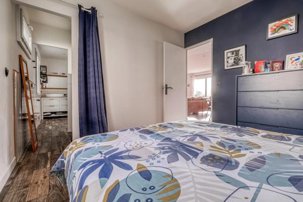 Christophe Michaudelle – CAPIFRANCE - vous propose proche de Saint Mard : maison indépendante - 4P - 85 m² - 2 chambres - 1 pièce d'eau - buanderie - 1 dépendance (54 m²) beau jardin