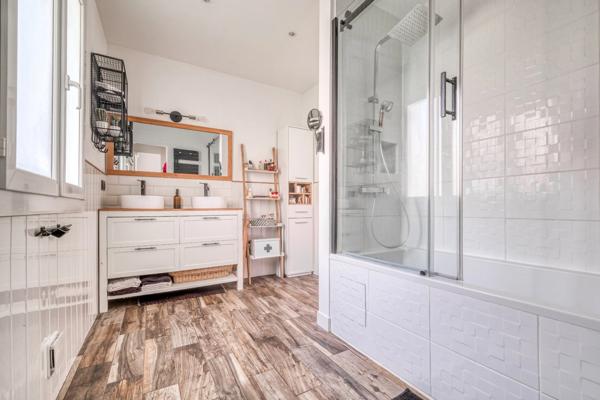 Christophe Michaudelle – CAPIFRANCE - vous propose proche de Saint Mard : maison indépendante - 4P - 85 m² - 2 chambres - 1 pièce d'eau - buanderie - 1 dépendance (54 m²) beau jardin