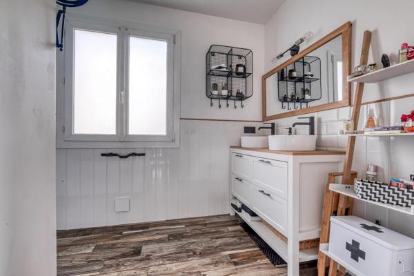 Christophe Michaudelle – CAPIFRANCE - vous propose proche de Saint Mard : maison indépendante - 4P - 85 m² - 2 chambres - 1 pièce d'eau - buanderie - 1 dépendance (54 m²) beau jardin