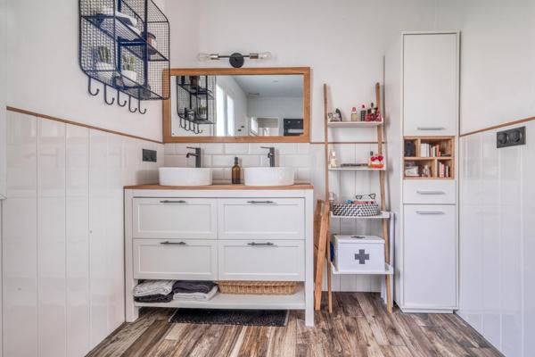 Christophe Michaudelle – CAPIFRANCE - vous propose proche de Saint Mard : maison indépendante - 4P - 85 m² - 2 chambres - 1 pièce d'eau - buanderie - 1 dépendance (54 m²) beau jardin