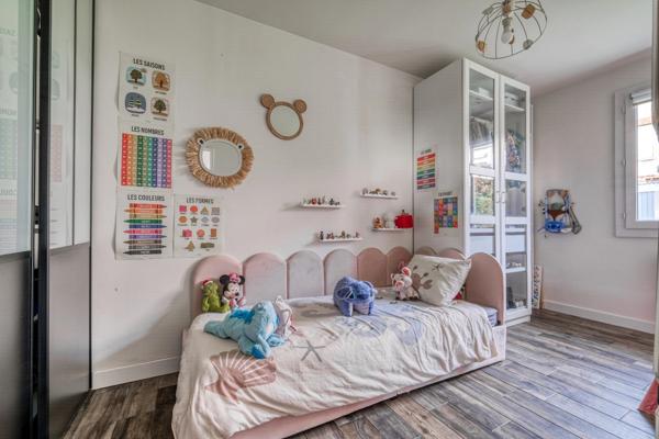 Christophe Michaudelle – CAPIFRANCE - vous propose proche de Saint Mard : maison indépendante - 4P - 85 m² - 2 chambres - 1 pièce d'eau - buanderie - 1 dépendance (54 m²) beau jardin