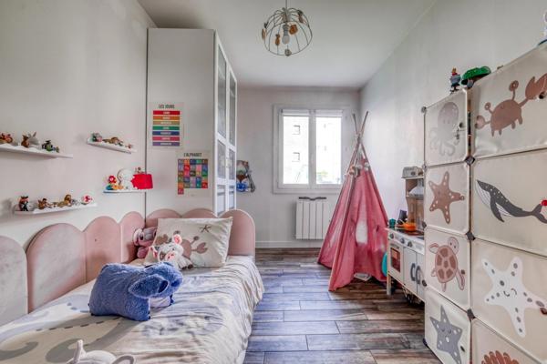 Christophe Michaudelle – CAPIFRANCE - vous propose proche de Saint Mard : maison indépendante - 4P - 85 m² - 2 chambres - 1 pièce d'eau - buanderie - 1 dépendance (54 m²) beau jardin